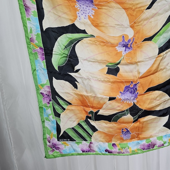 Singapore on Silk floral square scarf - Picture 3 of 7